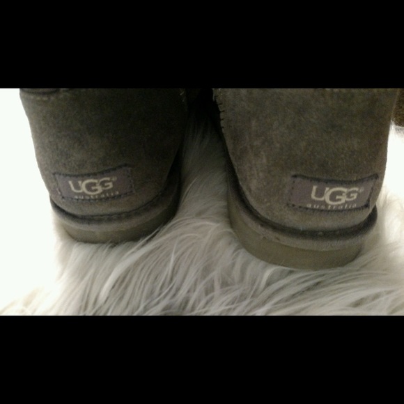 Grey ugg Bailey boots - Picture 7 of 8